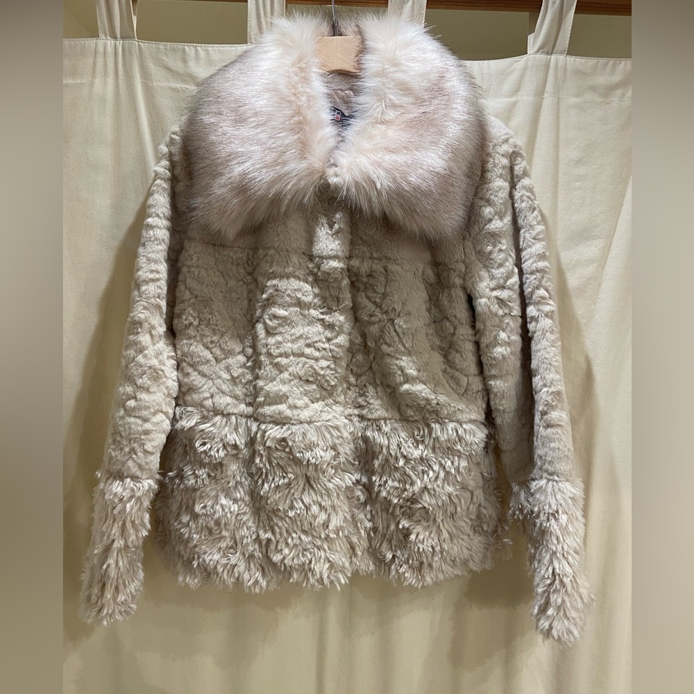 Carre Noir Short Trio Fur Collar Jacket -Ivory